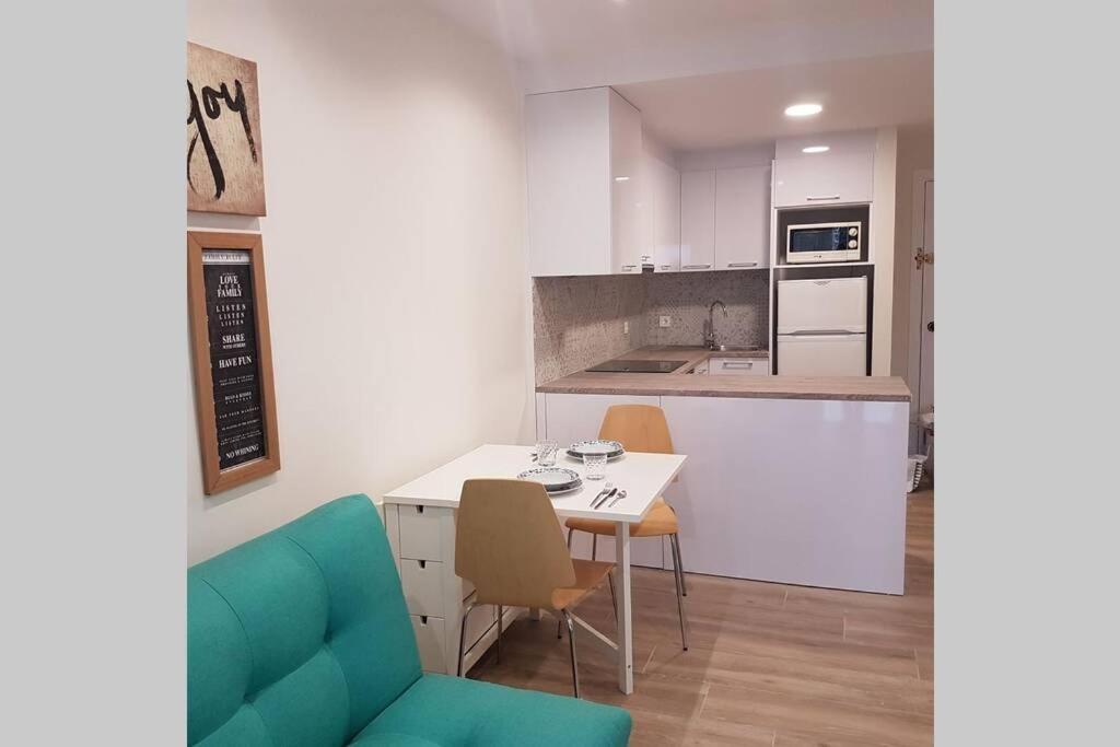 Cozy Apartment With Parking サロウ エクステリア 写真