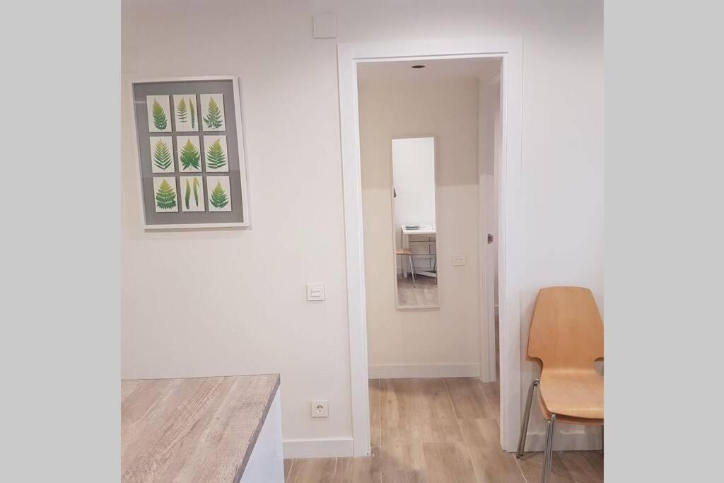 Cozy Apartment With Parking サロウ エクステリア 写真