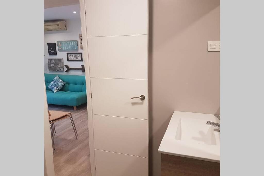 Cozy Apartment With Parking サロウ エクステリア 写真